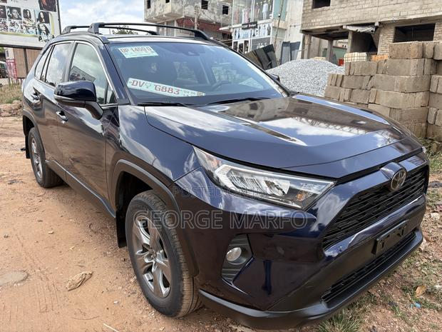 Toyota RAV4 2021 Blue