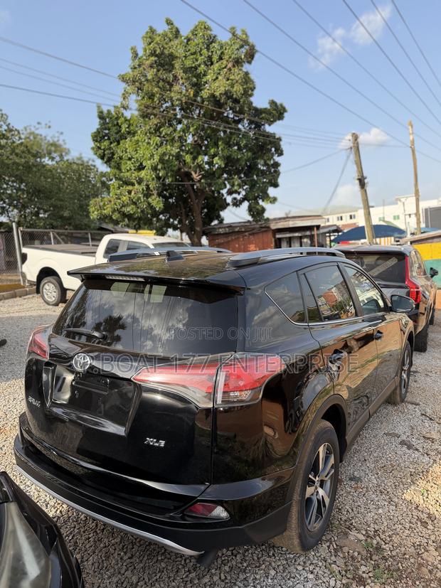 Toyota RAV4 XLE 4dr SUV (2.5L 4cyl 6A) 2018 Black