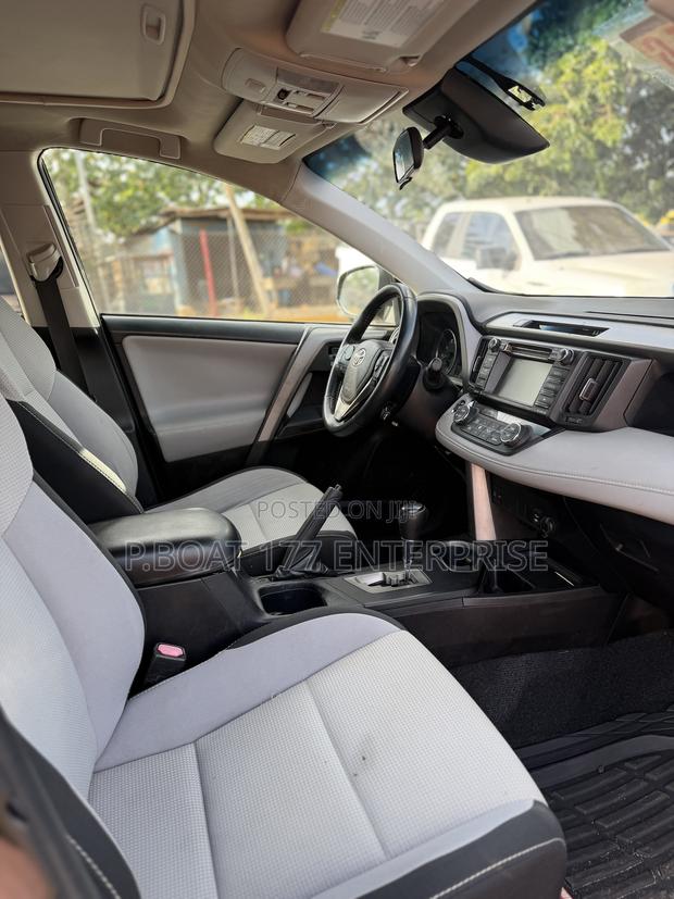 Toyota RAV4 XLE 4dr SUV (2.5L 4cyl 6A) 2018 Black