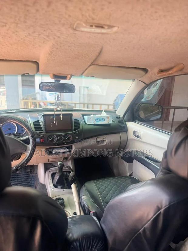 Mitsubishi L200 2010 Blue