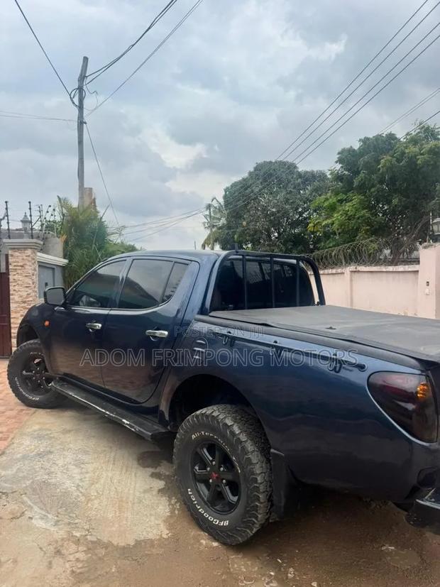 Mitsubishi L200 2010 Blue