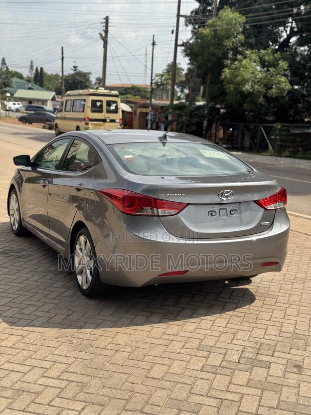 Hyundai Elantra 2012 Gray