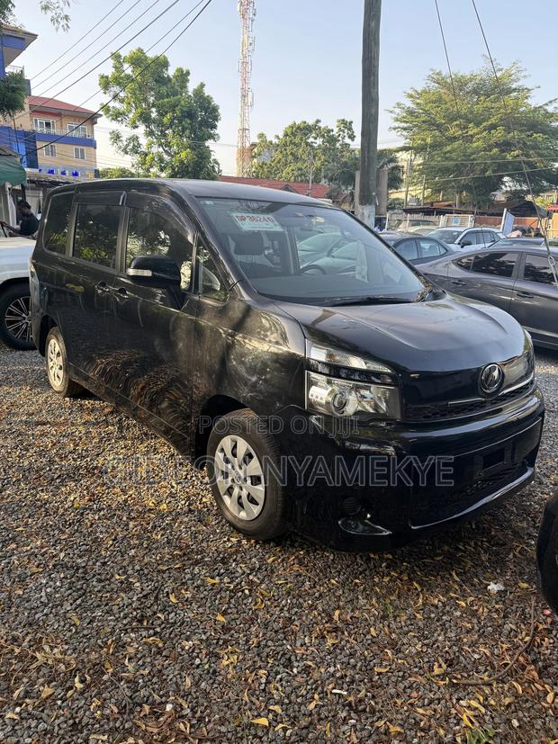 Toyota Voxy 2012 Black
