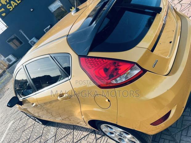 Ford Fiesta SE Sedan 2013 Yellow