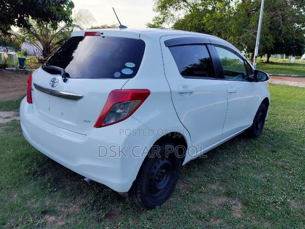 Toyota Vitz 1.3 AWD 5dr 2011 White