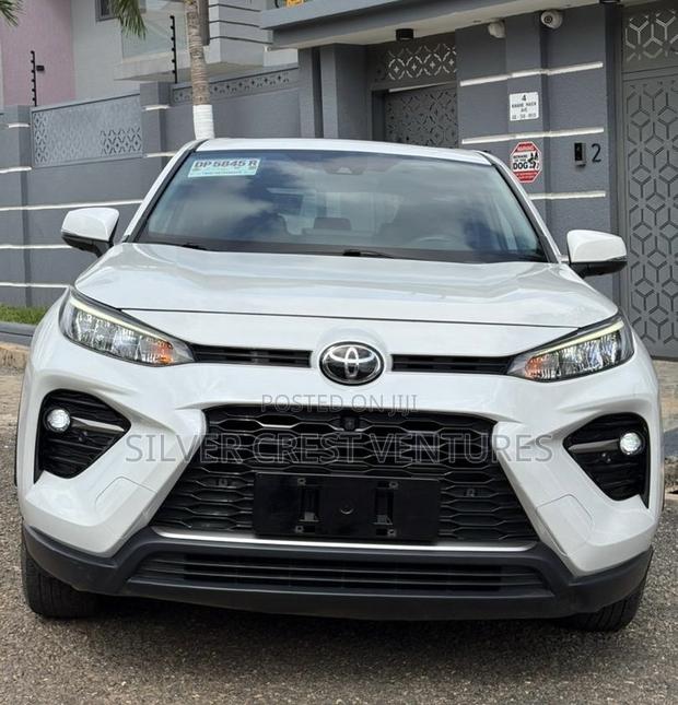 Toyota RAV4 XLE 2022 White