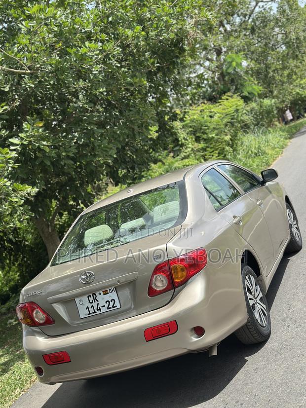 Toyota Corolla LE 4dr Sedan (1.8L 4cyl 4A) 2010 Gold