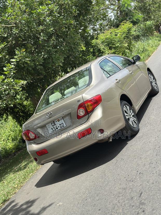 Toyota Corolla LE 4dr Sedan (1.8L 4cyl 4A) 2010 Gold
