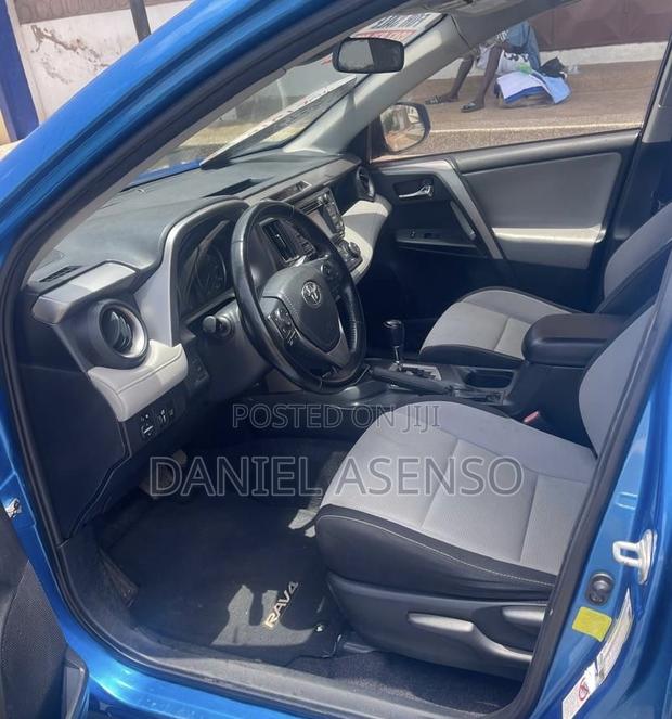 Toyota RAV4 2018 Blue