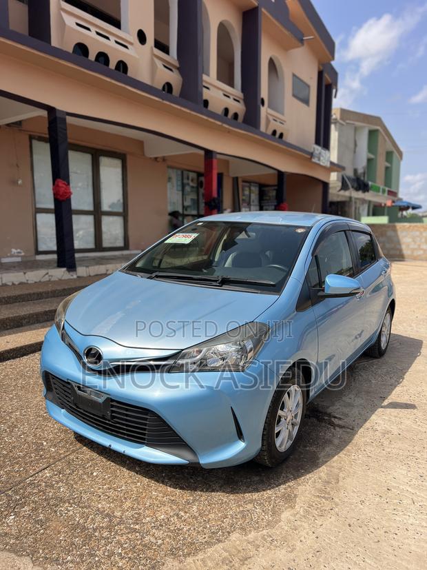 Toyota Vitz 1.3 AWD 5dr 2015 Blue