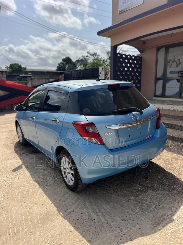 Toyota Vitz 1.3 AWD 5dr 2015 Blue