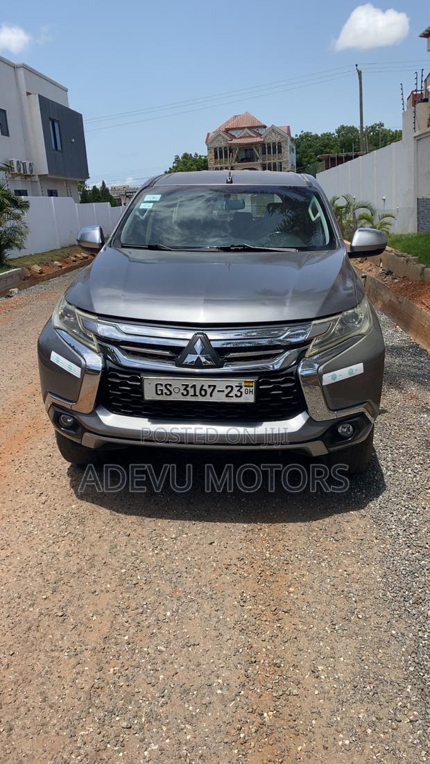 Mitsubishi Pajero Sport 2017 Silver