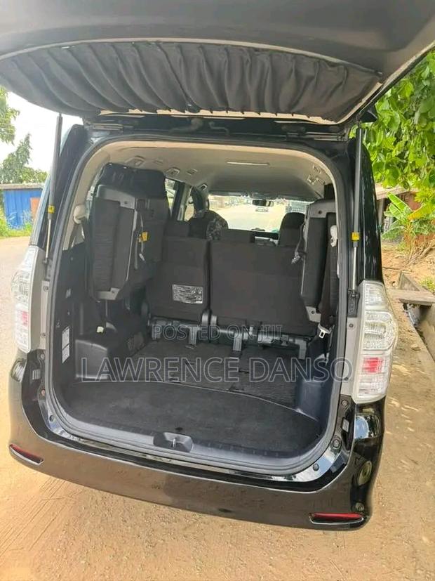 Toyota Voxy 2011 Black