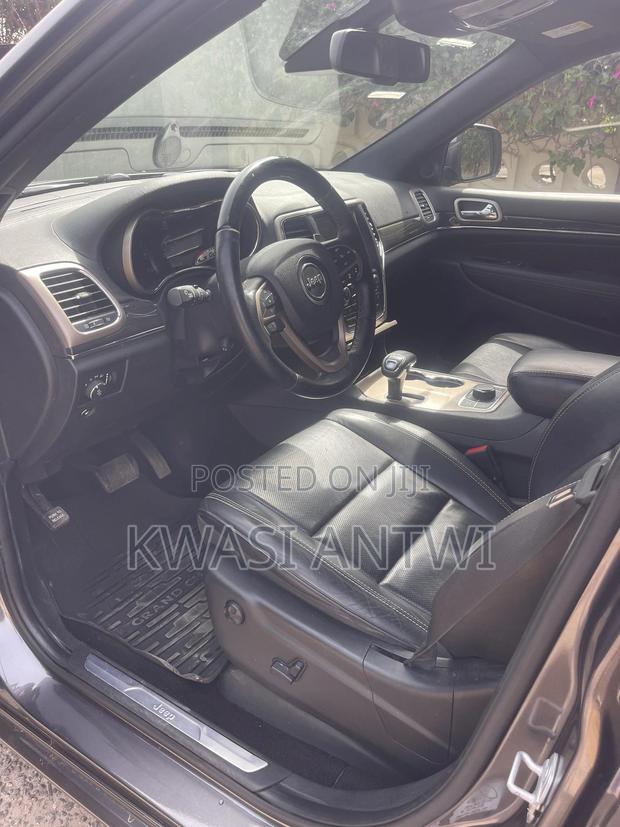 Jeep Grand Cherokee Altitude 4dr SUV (3.6L 6cyl 8A) 2015 Gray