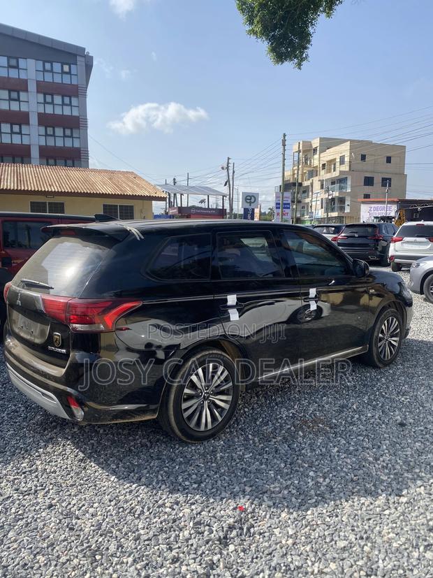 Mitsubishi Outlander 2022 Black