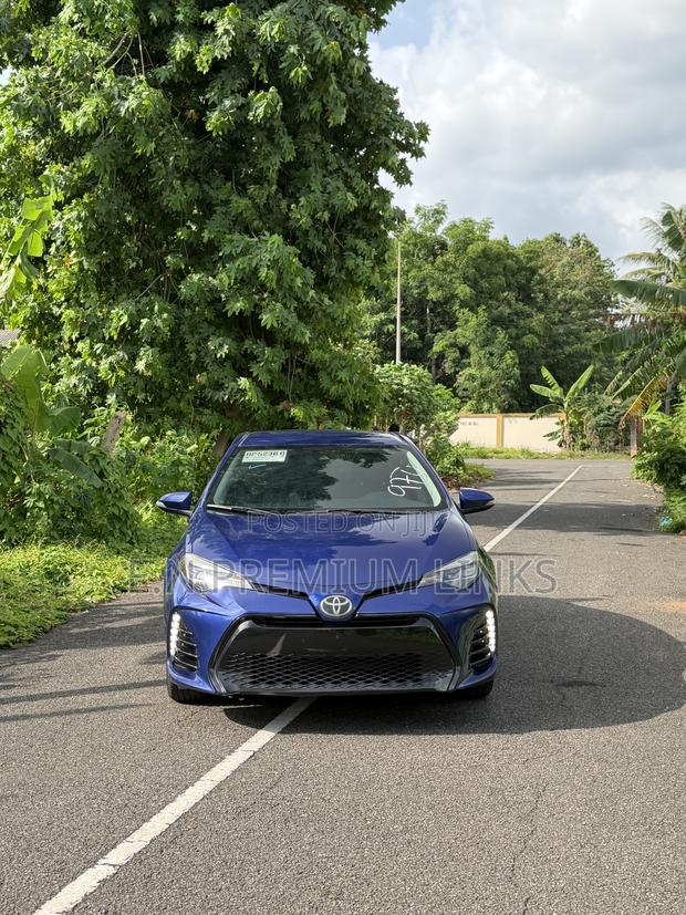 Toyota Corolla SE (1.8L 4cyl 2A) 2019 Blue