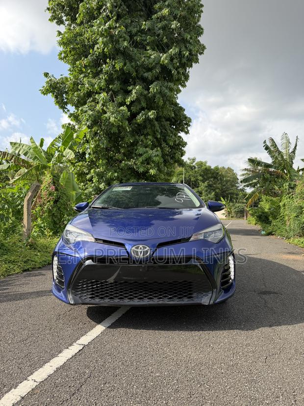 Toyota Corolla SE (1.8L 4cyl 2A) 2019 Blue