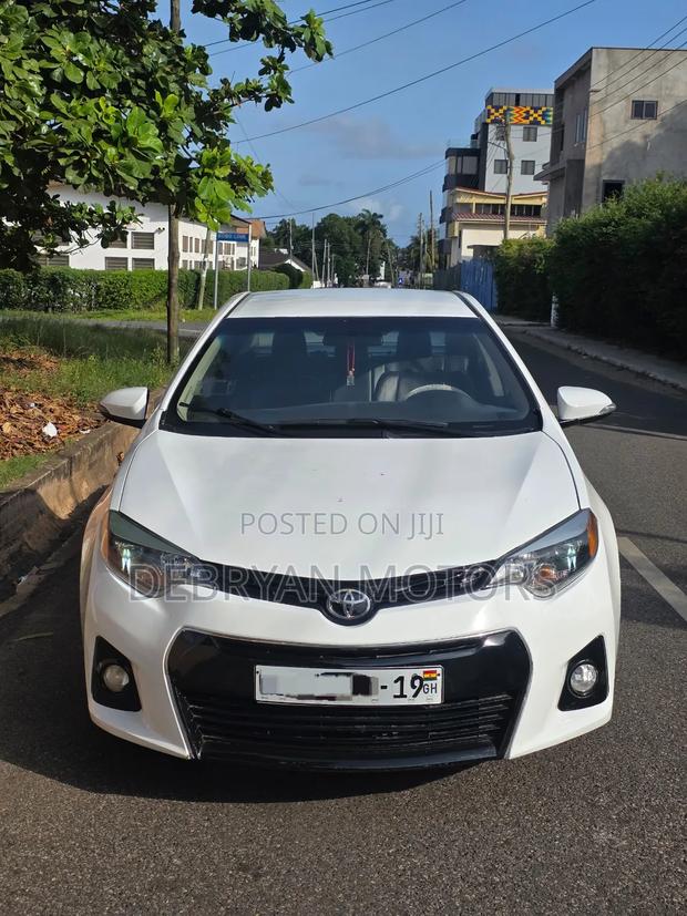 Toyota Corolla S 4dr Sedan (1.8L 4cyl CVT) 2014 White