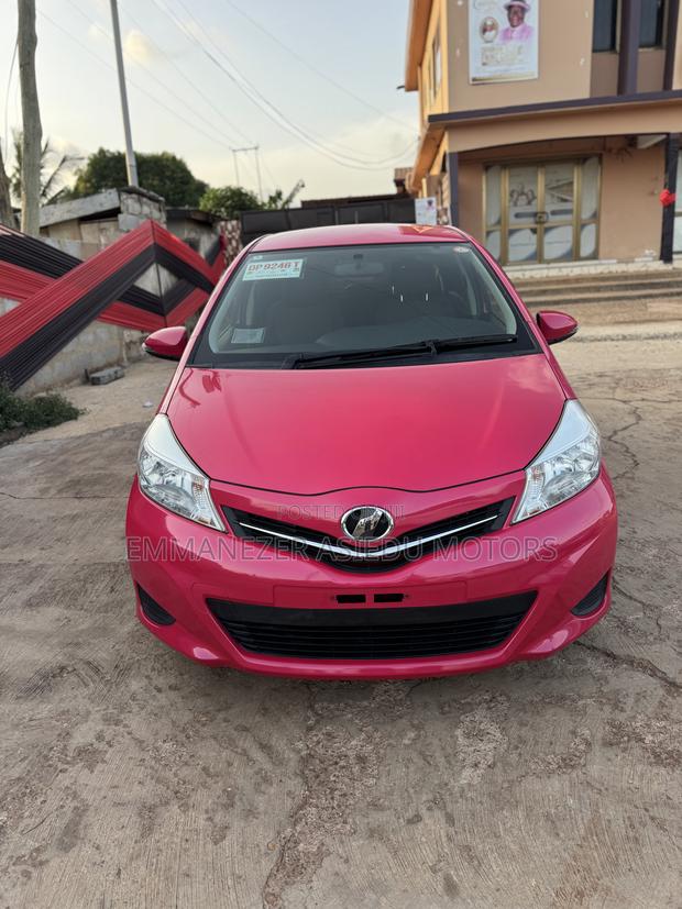 Toyota Vitz 1.3 FWD 5dr 2013 Pink