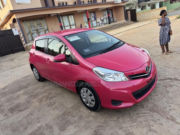Toyota Vitz 1.3 FWD 5dr 2013 Pink