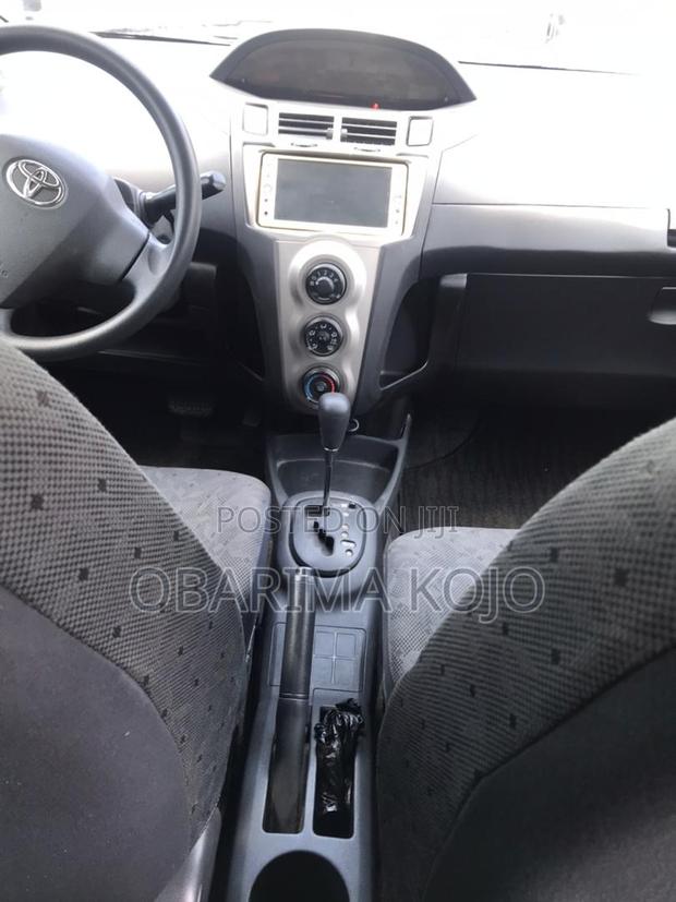 Toyota Vitz 2010 White