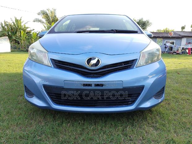 Toyota Vitz 1.3 FWD 5dr 2012 Blue