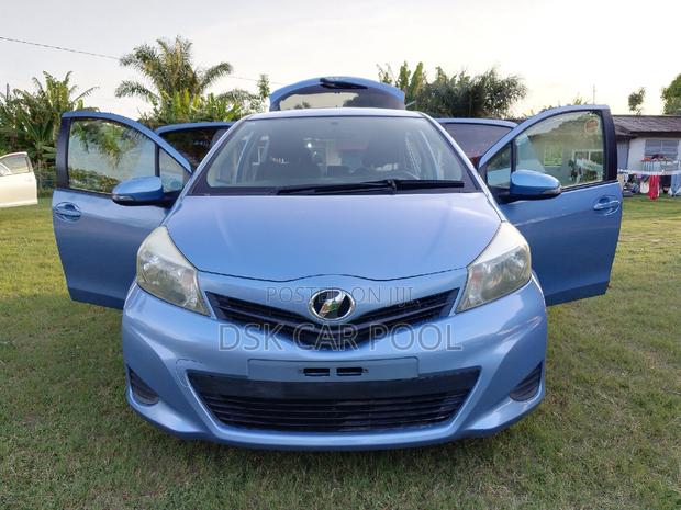 Toyota Vitz 1.3 FWD 5dr 2012 Blue