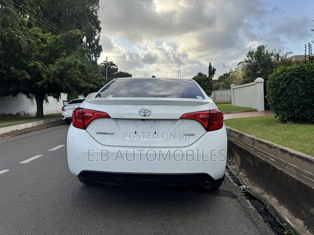 Toyota Corolla XSE 4dr Sedan (1.8L 4cyl CVT) 2017 White