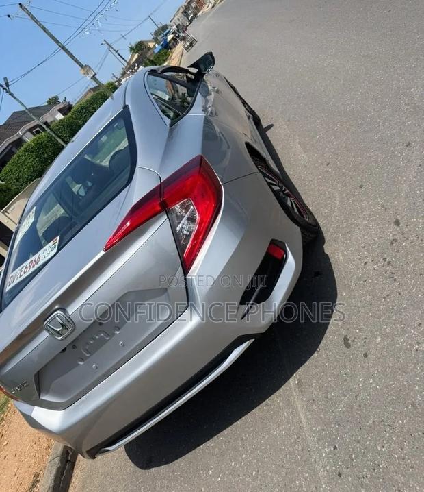 Honda Civic LX 2021 Silver