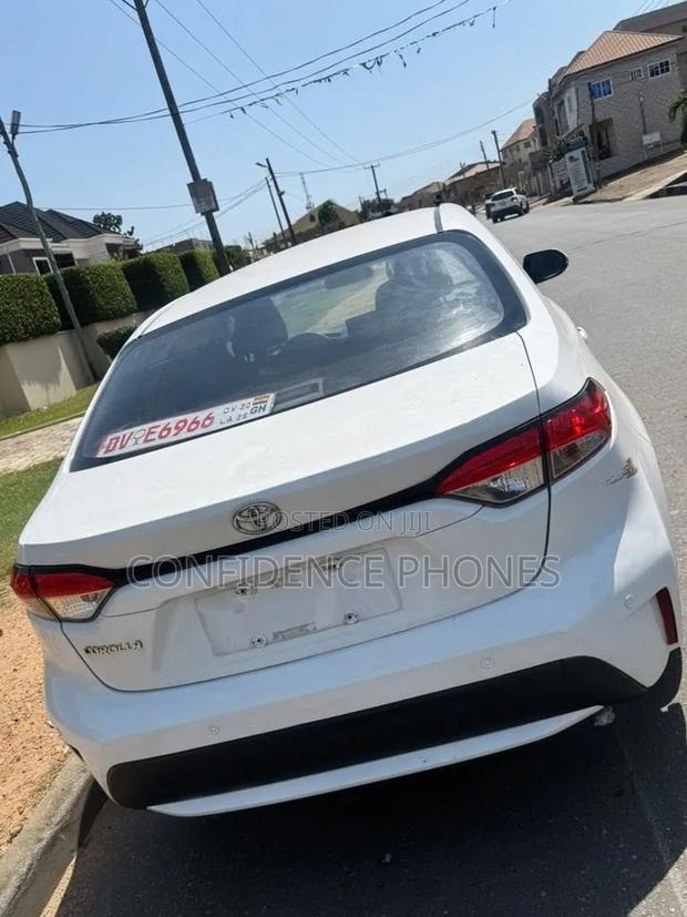 Toyota Corolla LE 2022 White
