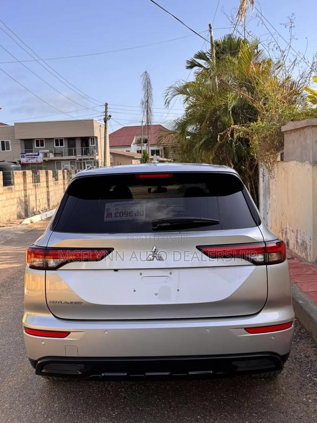 Mitsubishi Outlander SE 2022 Gray