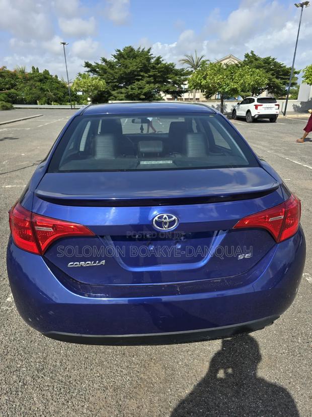 Toyota Corolla SE (1.8L 4cyl 2A) 2018 Blue