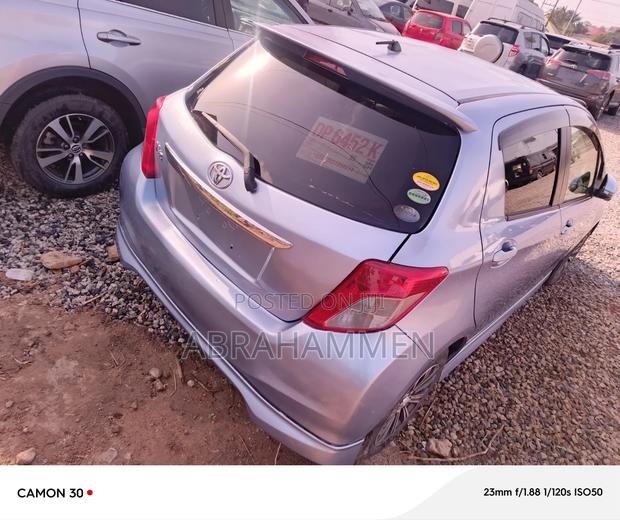 Toyota Vitz 1.0 FWD 5dr 2013 Silver