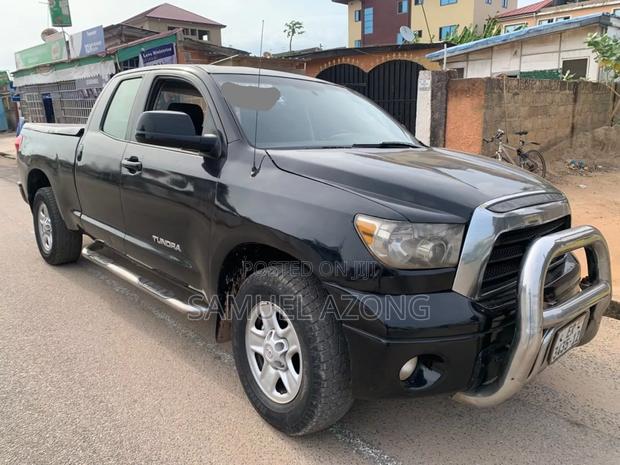 Toyota Tundra CrewMax 2011 Black