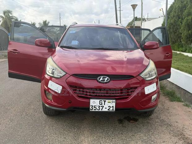 Hyundai Tucson 2015 Red