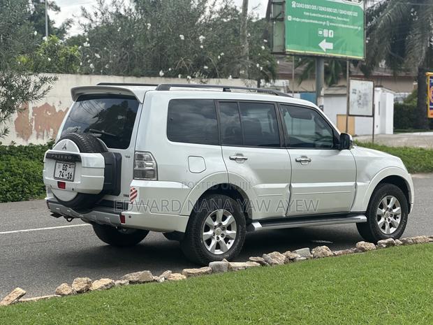 Mitsubishi Pajero 2016 White