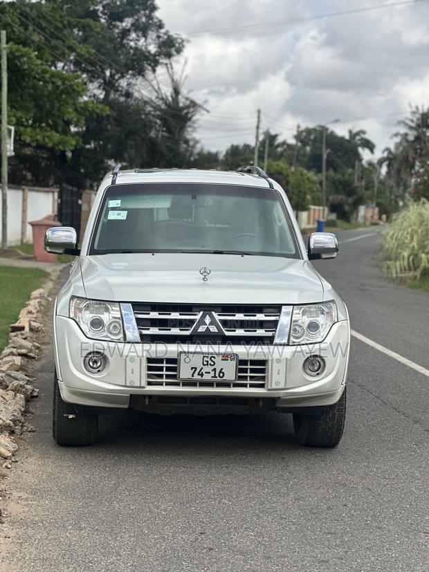 Mitsubishi Pajero 2016 White