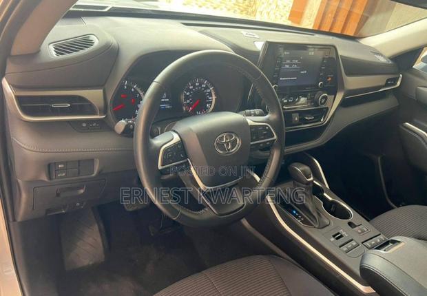 Toyota Highlander 2022 Gray