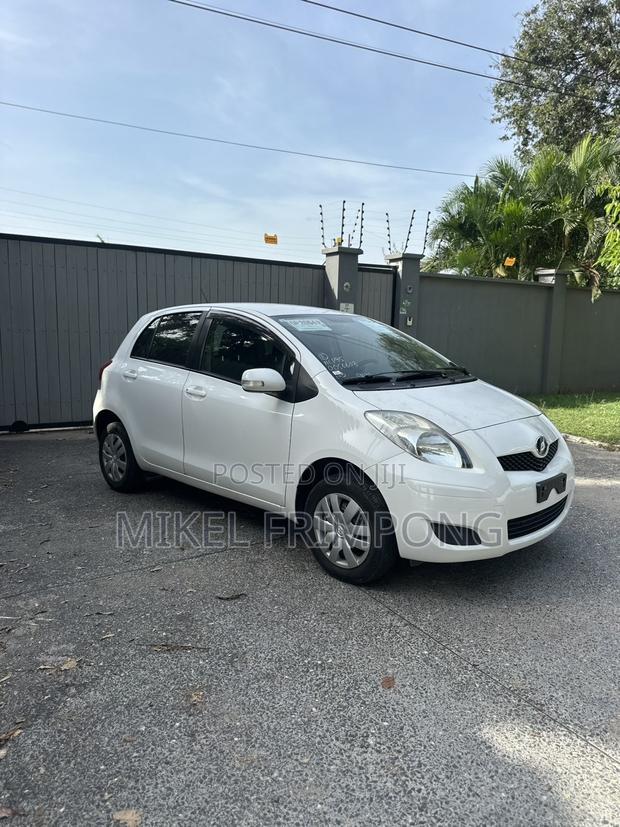 Toyota Vitz 1.3 AWD 3dr 2010 White