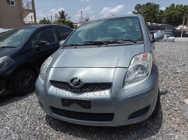 Toyota Vitz 1.3 FWD 3dr 2010 Silver