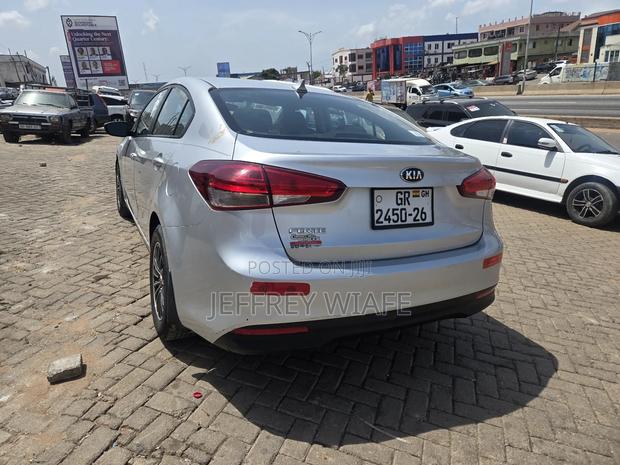 Kia Forte EX Hatchback 2018 Silver