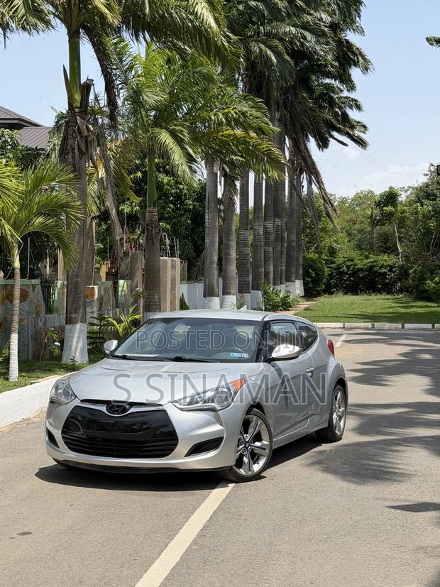 Hyundai Veloster 3dr Hatchback w/Black Interior (1.6L 4cyl 6AM) 2015