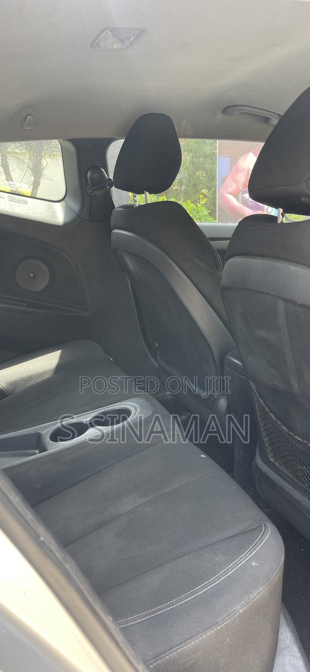 Hyundai Veloster 3dr Hatchback w/Black Interior (1.6L 4cyl 6AM) 2015