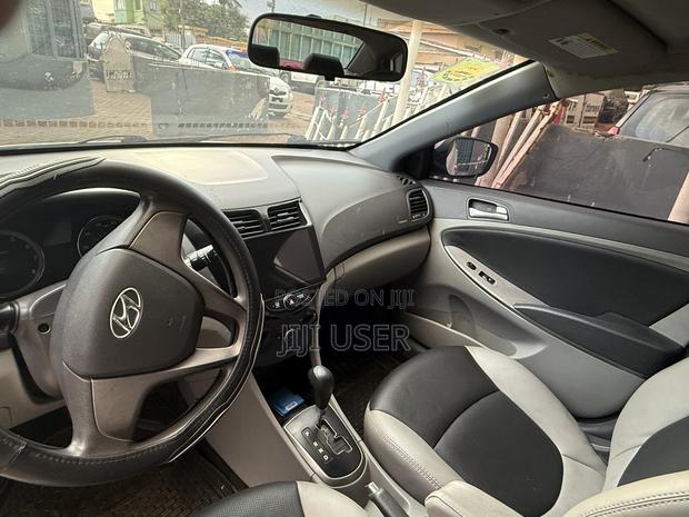 Hyundai Accent SE Sedan 2017 White