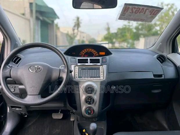 Toyota Vitz 2010 Black