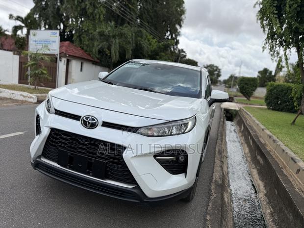 Toyota RAV4 Limited 2022 White