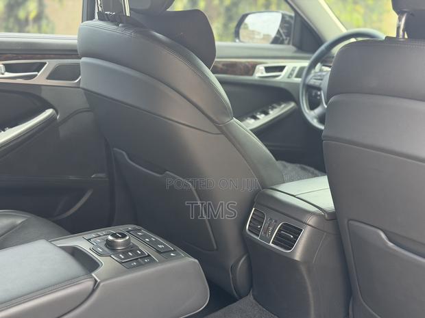 Hyundai Genesis 2015 Black