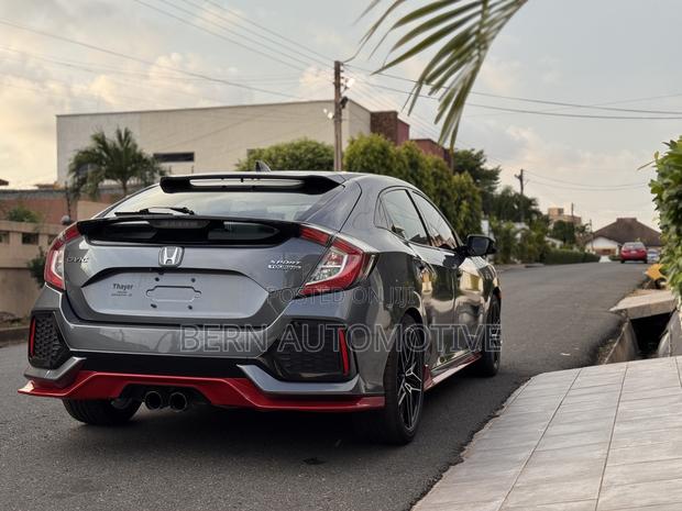 Honda Civic Sport Touring 4dr Hatchback (1.5L 4cyl) 2017 Gray