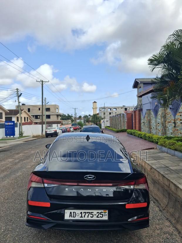 Hyundai Elantra Limited 2021 Black