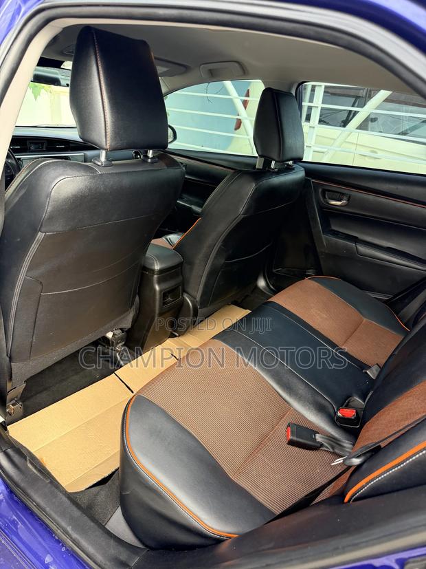 Toyota Corolla SE (1.8L 4cyl 2A) 2018 Blue